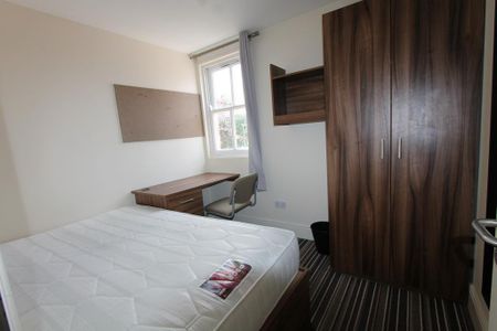 4 bedroom flat to rent - Photo 5