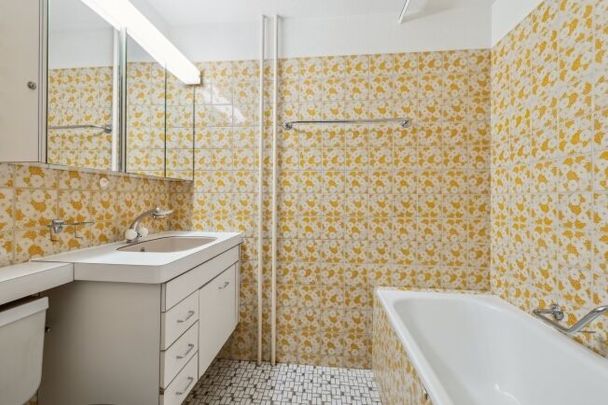 Bright apartment in a beautiful neighborhood - Photo 1