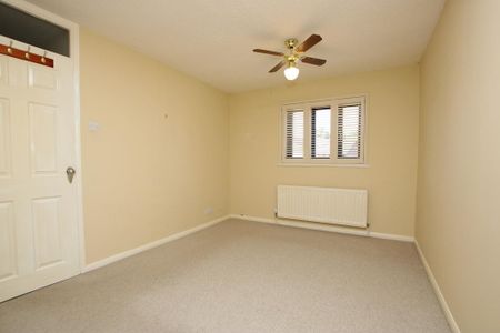 4 bedroom detached house to rent - Photo 4