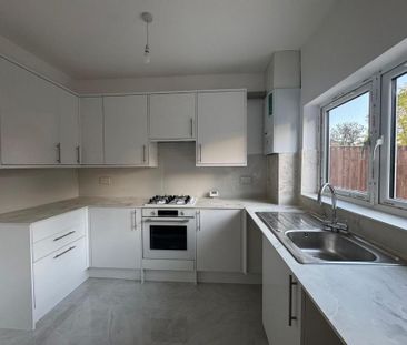 4 bedroom terraced house to rent - Photo 5