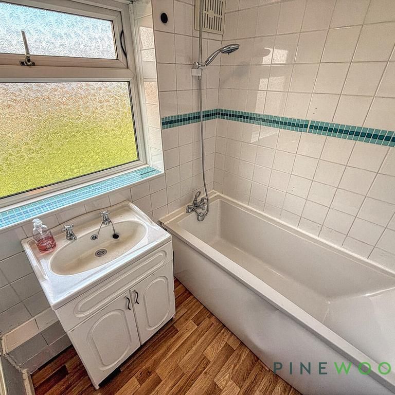 3 bedroom semi-detached house to rent - Photo 1