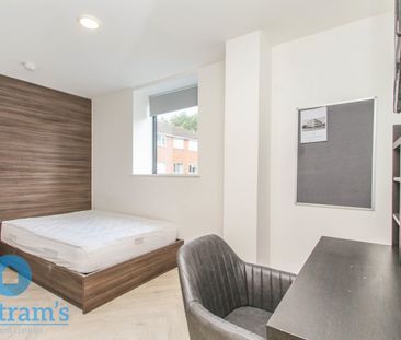 5 bed Apartment for Rent - Photo 6