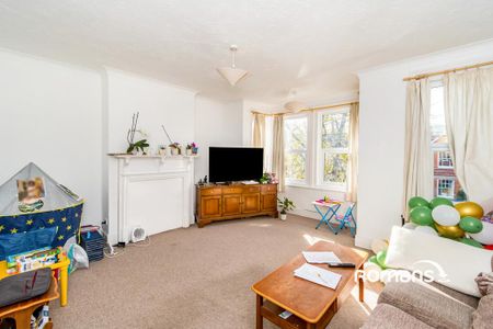 2 bedroom flat to rent - Photo 2
