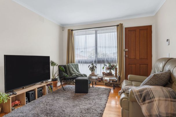 Neat 2 bedroom unit - Photo 1