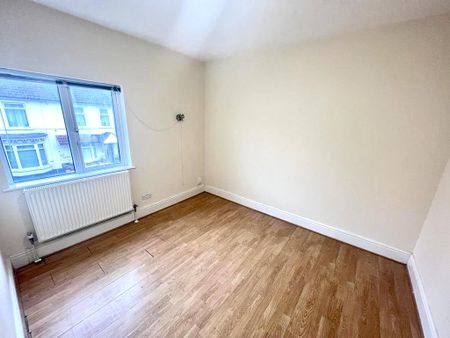 5 bedroom semi-detached house to rent - Photo 3