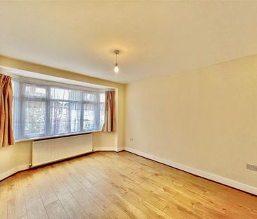 4 bedroom semi-detached house to rent - Photo 3