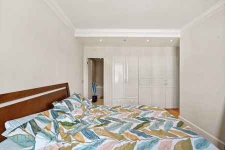 3 bedroom flat to rent - Photo 4