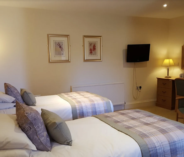 Former Hotel, now Contractor Accommodation, Ensuite Rooms by the We... - Photo 2