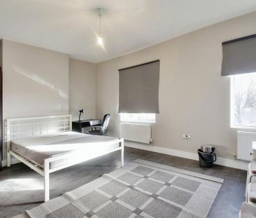 4 bedroom semi-detached house to rent - Photo 6