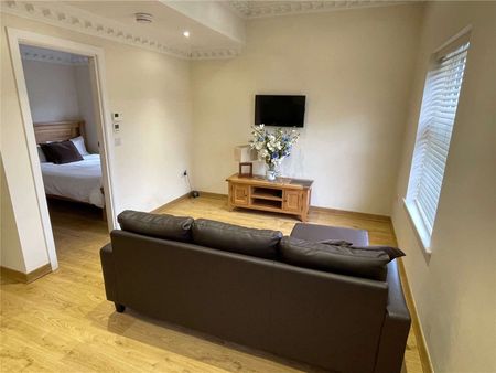 A ground floor one bedroom apartment to rent with an allocated parking space. - Photo 4