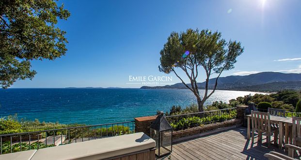 Villa pied dans l'eau à la location- Saint-Tropez /La Croix -Valmer - Secteur Gigaro, accès privé à la mer. - Photo 1