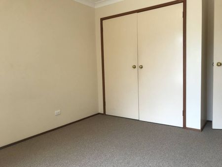 THREE BEDROOM VILLA IN QUIET CUL-DE-SAC - Photo 3