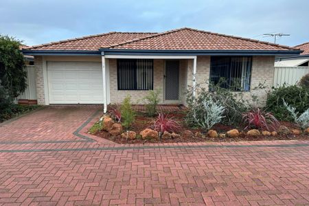 PERFECT LOCATION! - Photo 5