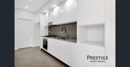 Near new Family Residence - Photo 5