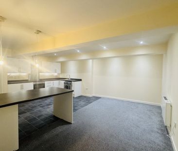 High Street - Photo 2