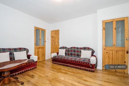 3 bedroom semi-detached house to rent - Photo 3