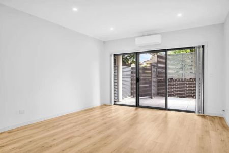 “LUXURIOUS GROUND FLOOR UNIT” - Photo 3