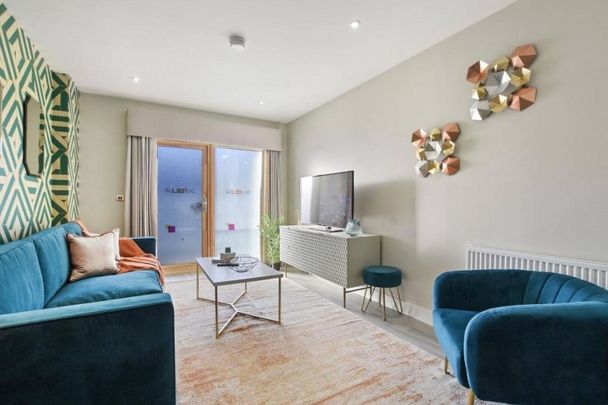 49 High Street, Southall, Middlesex,UB1 - Photo 1