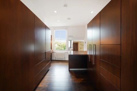 5 bedroom house in St John's Wood - Photo 3