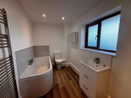 4 bedroom semi-detached house to rent - Photo 3