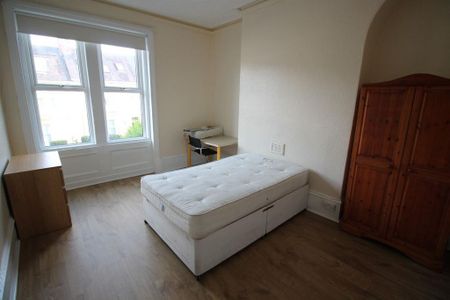 4 bedroom flat to rent - Photo 3