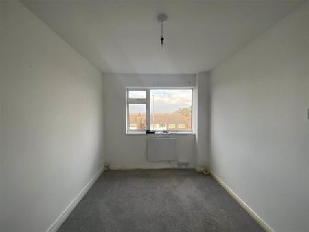 3 bedroom apartment to rent - Photo 2