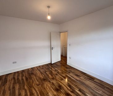 3 Bed Terraced House, Mortlake Road, IG1 - Photo 3