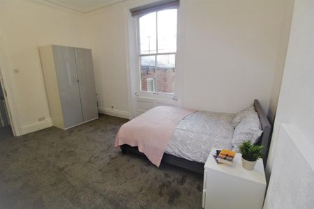 6 bedroom flat to rent - Photo 4