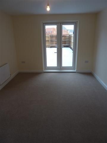 3 bedroom semi-detached house to rent - Photo 5