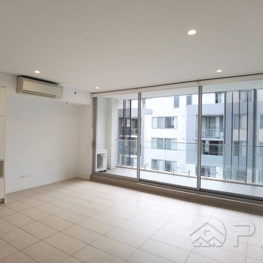Modern 1-Bedroom Apartment – Canterbury’s Best Location! - Photo 1