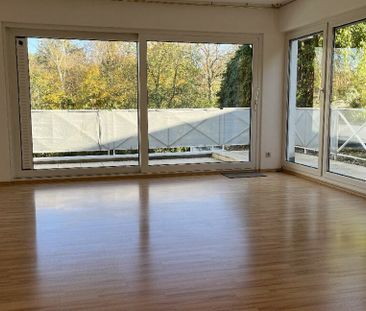 Moderne 2,5 Zimmer-Wohnung mit Balkon und Traumaussicht in Bestlage... - Photo 1