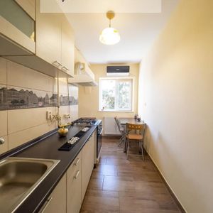 Constanta, Casa de Cultura, Ap.2 cam, Decomandat,Et.1/3 - Fotografie 2