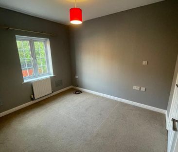 3 bedroom end of terrace house to rent - Photo 2