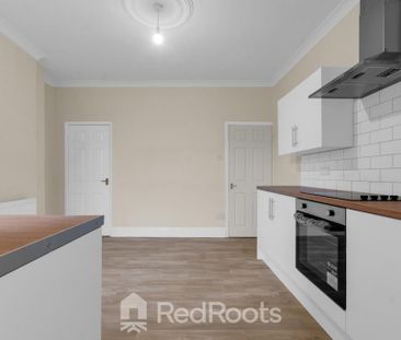 2 bedroom end of terrace house to rent - Photo 2