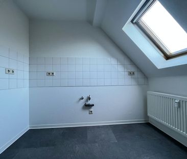 Dachgeschoss-Raumwunder – Einbauküche & Garten möglich - Foto 1