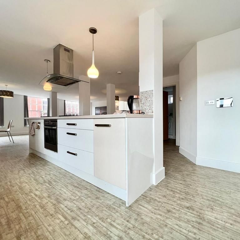 3 bedroom apartment to rent - Photo 1