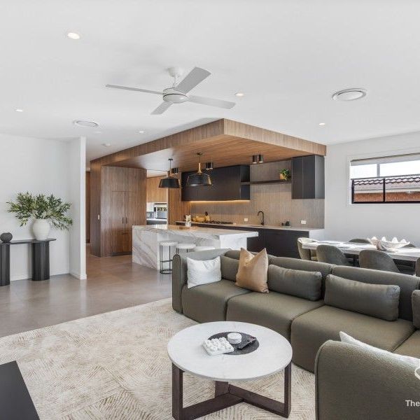 Stunning, Fully Furnished, Ready to move in, short term leases available. - Photo 1