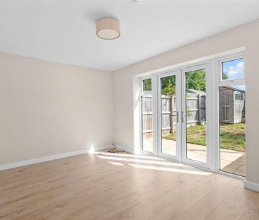2 bedroom semi-detached house to rent - Photo 3