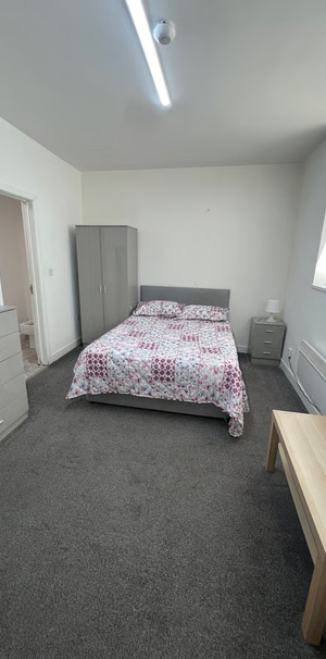 1 bedroom in a house share to rent - Photo 1