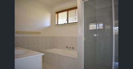 Spacious Townhouse in convenient location - Photo 3