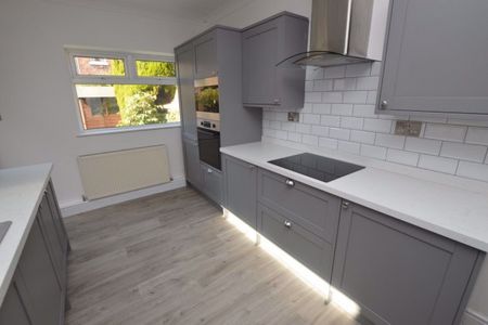 3 Bedroom Terraced House - Photo 3