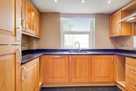 4 Bedroom Apartment - Photo 3