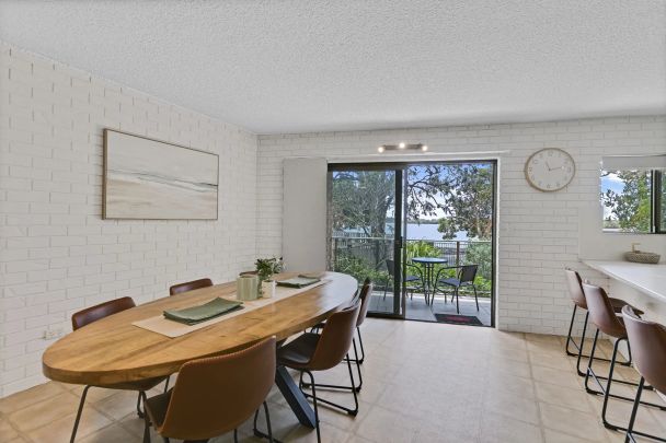 Waterfront Living on Picnic Point – Fully Furnished 2-Bedroom Apartment - Photo 1