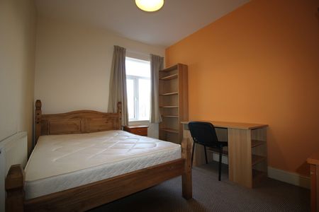 4 Bed Semi-Detached House, Burgess Road, SO17 - Photo 3