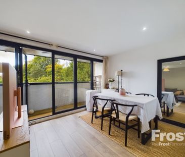 Green Street, Sunbury-on-Thames, Surrey,TW16 - Photo 2