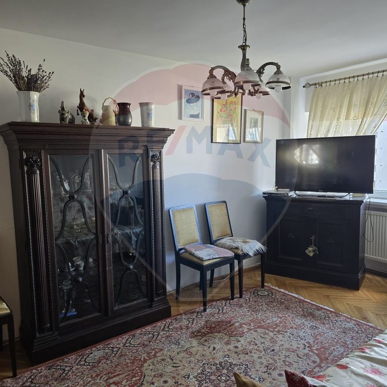 Apartament cu 2 camere de închiriat în zona Central - Photo 1