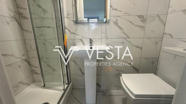 4 bedroom semi-detached house to rent - Photo 1