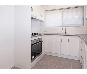 Centrally Located Duplex in Quiet Pocket - Photo 3