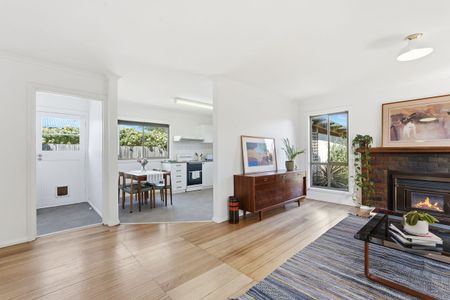 Charming 3-Bedroom House for Lease in Brighton - Photo 5