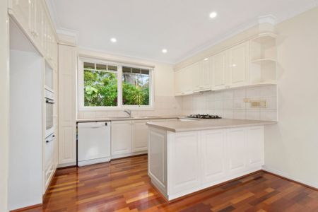 Brilliant Townhouse Well Positioned Opposite Wattle Park - Photo 2